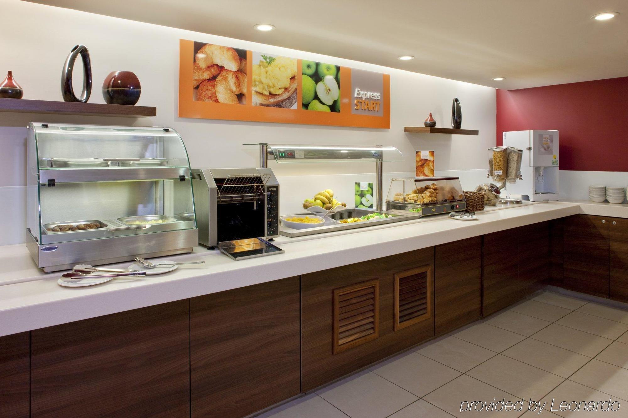 Holiday Inn Express London - Dartford By Ihg Restaurant photo