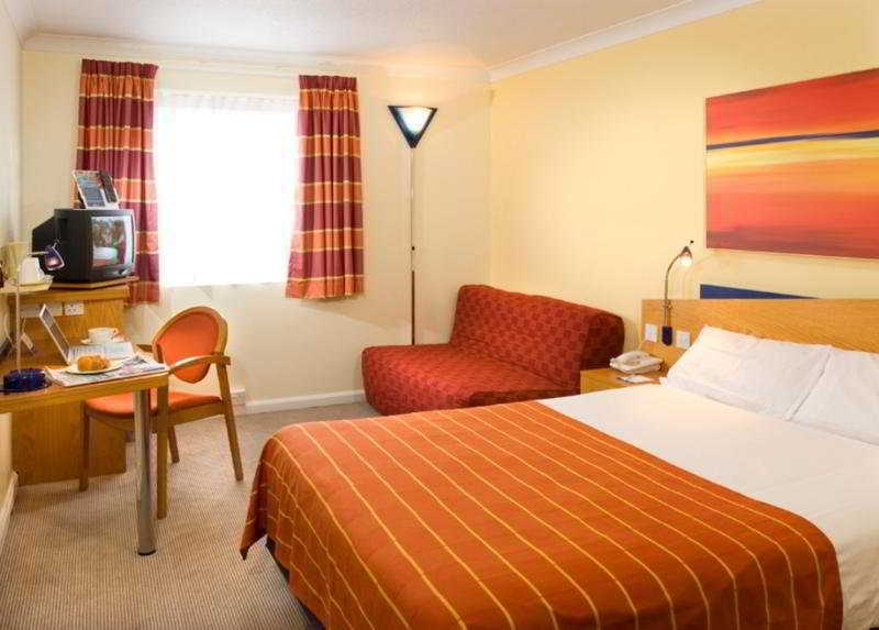 Holiday Inn Express London - Dartford By Ihg Exterior photo